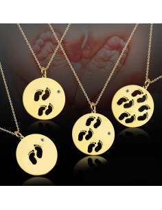 Kuyumcudukkani Madalyon İçinde 4 Çocuk Ayakları Aile Sevgi Kolyesi-35086-G 2